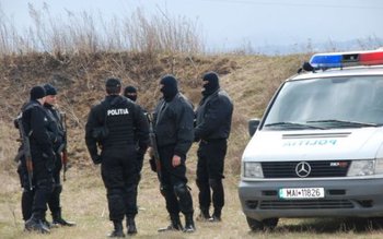 Percheziții la Botoşani: Mascații au …
