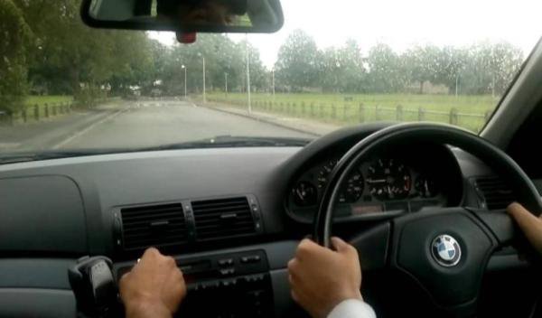 Maşinile cu volan pe dreapta vor putea fi conduse în România doar în anumite condiţii