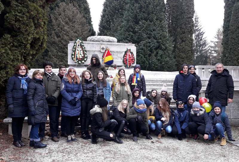 Mesajul României Centenare depus de „Laurian” în cel mai mare cimitir militar românesc din afara ţării - FOTO