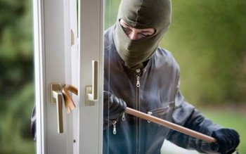 Magazin din județul Botoşani prădat …