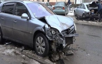 ACCIDENT: Autoturism parcat regulamentar lovit …