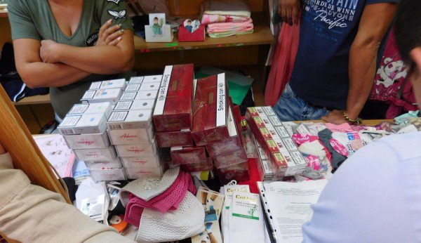 Țigări de contrabandă descoperite la vânzare în două magazine din Botoșani