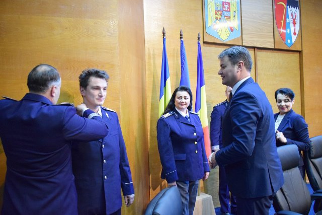 Ceremonial de avansare în grad pentru polițiștii de la Pașapoarte și Permise