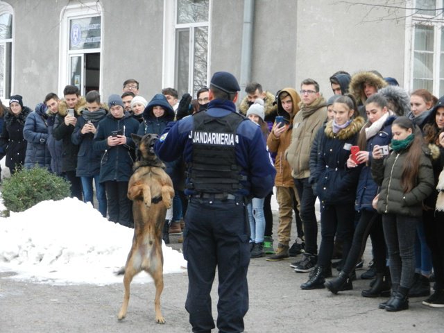 Liceeni în vizită la Jandarmeria Botoşani