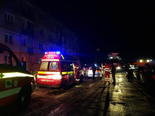 Incendiu puternic în Bucecea! Garsonieră cuprinsă de flăcări - FOTO