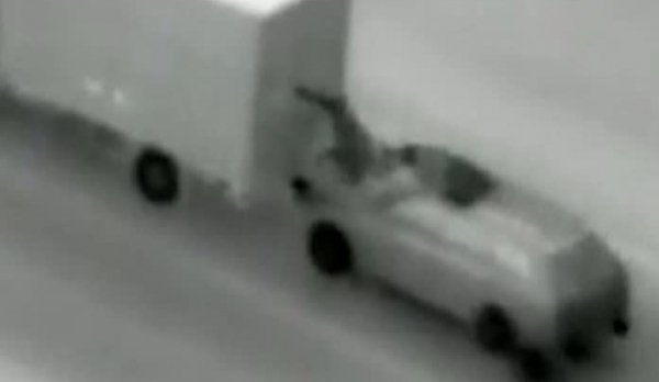 Bandiţii şoselelor prinşi pe centura Buzăului. Aceştia au jefuit un TIR în mers