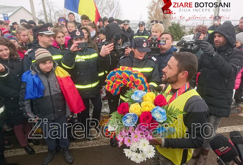Pompierul ultramaratonist Iulian Rotariu a revenit la Botoșani! Acesta a fost primit de zeci de persoane