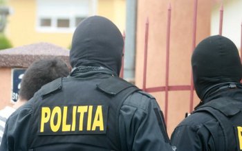 Percheziție domiciliară pentru furt calificat, …