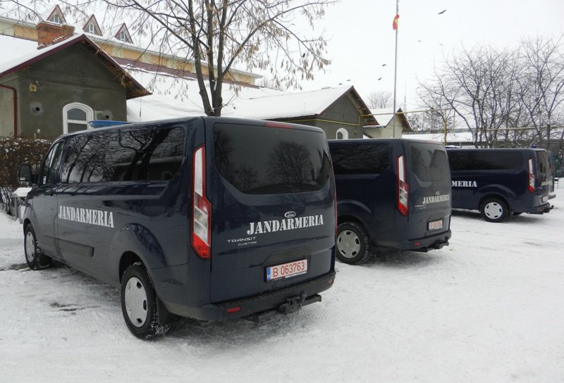 Moș Crăciun a venit cu mașini noi la Inspectoratul de Jandarmi Judeţean Botoşani - FOTO