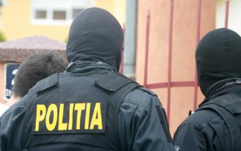 Două mandate de percheziţie domiciliară …