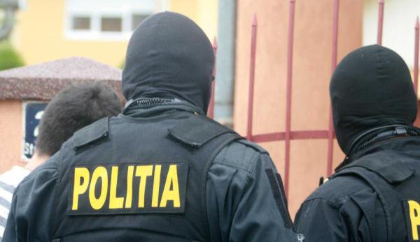 Două mandate de percheziţie domiciliară puse în executare de poliţiştii din Botoșani