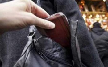 Femeie surprinsă în flagrant și …