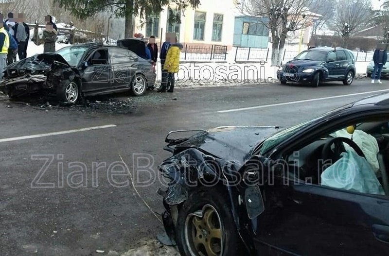 Două mașini distruse într-un impact frontal violent la Mihăileni - FOTO