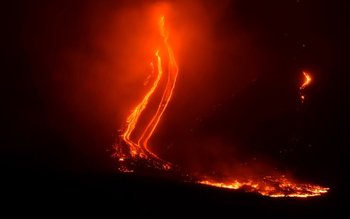 Erupție vulcanică urmată de un …