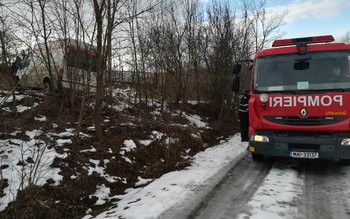 Femeie salvată de pompieri de …