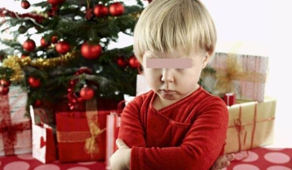 Un copil nemulțumit de cadourile primite a chemat Poliția să-l aresteze pe Moș Crăciun...