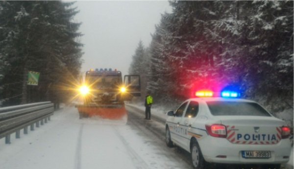 Deplasări în siguranţă pe drumurile acoperite cu zăpadă