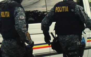 Percheziții la locuinţele a doi …