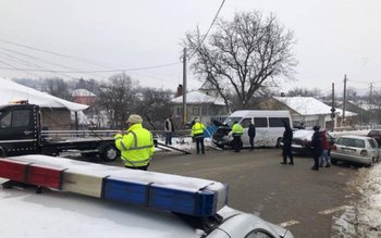 Accident! Impact între un microbuz …