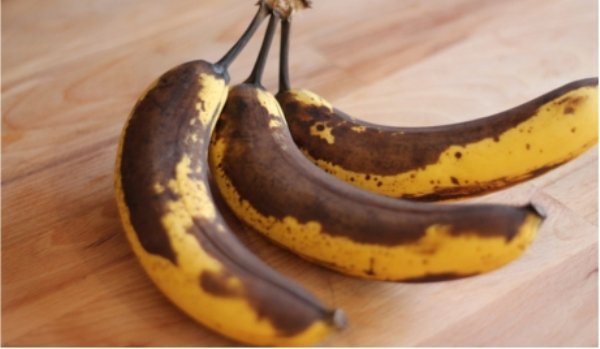 Nu mai ocoliți bananele foarte coapte