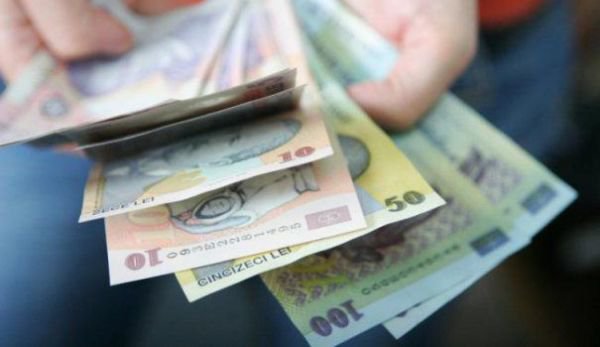 Românii care au lucrat între 1975 și 2001 vor primi bani în plus
