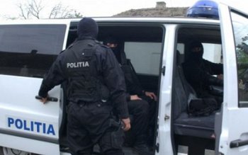 Percheziții la persoane bănuite de …