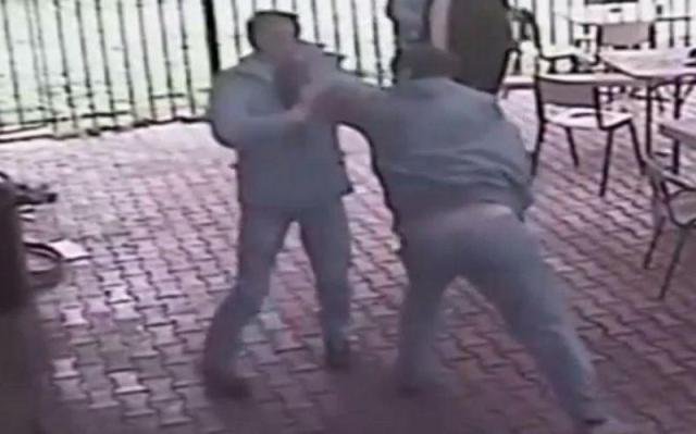 Dosar penal după ce doi tineri s-au bătut într-un bar din Corni