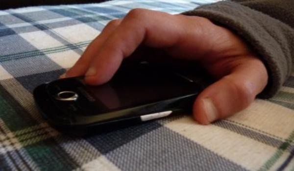 Bărbat din Copălău cercetat pentru furt, după ce i-a furat telefonul unei vânzătoare