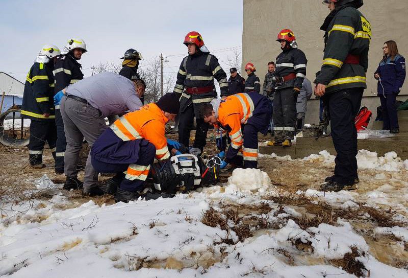 Alertă în Comuna Lunca unde un bărbat a căzut într-o fântână adâncă de 14 metri - FOTO