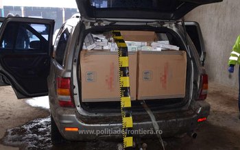 Autoturism abandonat plin cu țigări …