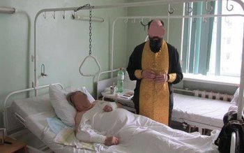 O bătrână, aproape de clipa …