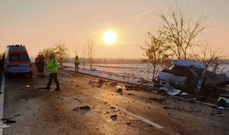 ACCIDENT GRAV! 2 morți și 7 răniți după ce un microbuz s-a izbit de o autoutilitară la Suceava!