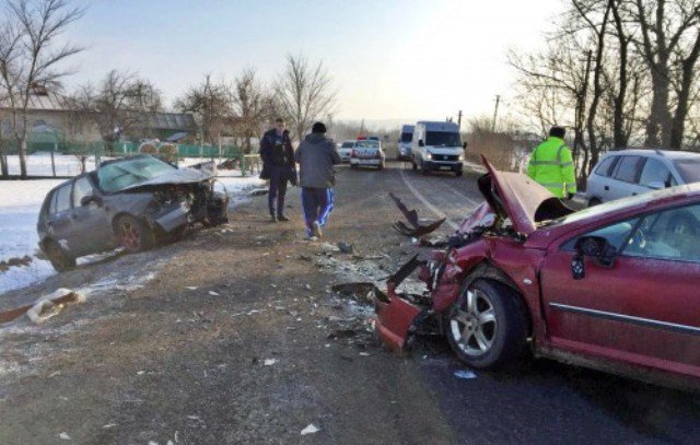 Accident grav: Un polițist de frontieră din Dorohoi s-a urcat baut la volan și a omorât un bărbat de 62 de ani după ce a intrat pe contrasens