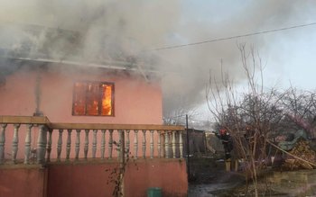 Casă din Stăuceni distrusă de …