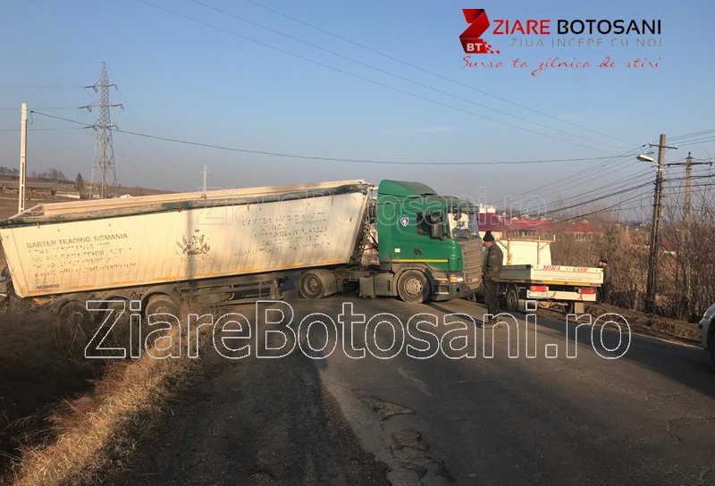 Circulație blocată pe un drum național din județul Botoșani din cauza unui camion - VIDEO / FOTO
