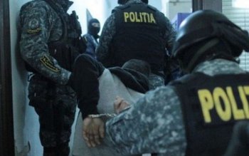 Tineri reținuți pentru 24 de …