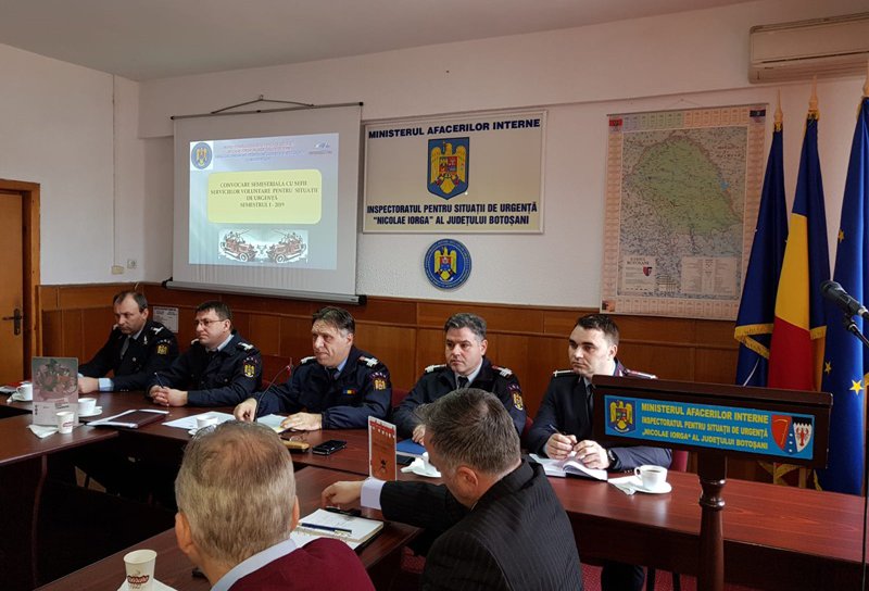 Șefii Serviciilor Voluntare pentru Situații de Urgență instruiți de pompierii militari - FOTO