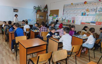 Bătălie între 65 de şahişti …