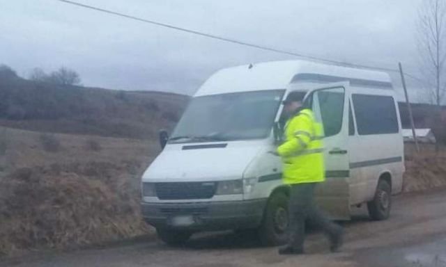 Mercedes cu documente false, depistat în trafic de către poliţiştii de frontieră din Dorohoi