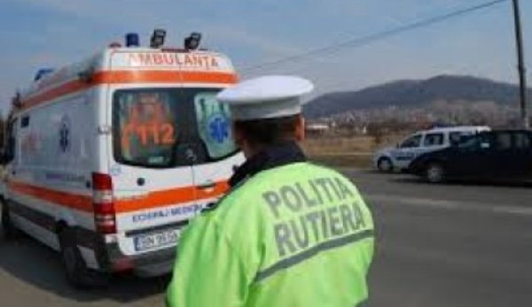 Un șofer de 80 de ani a lovit cu mașina un minor care stătea pe marginea drumului. Octogenarul a plecat de la locul accidentului