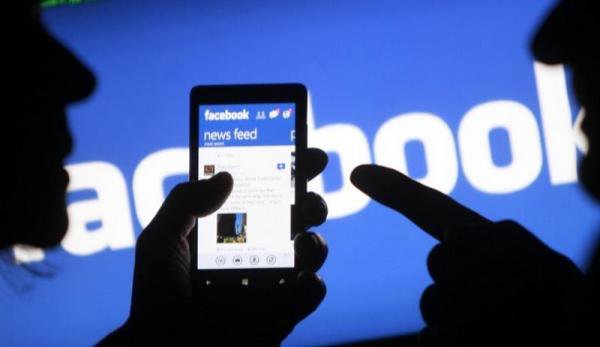 Facebook își schimbă strategia, pentru a acorda prioritate respectării vieții private