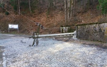 Rafalele puternice de vânt din …