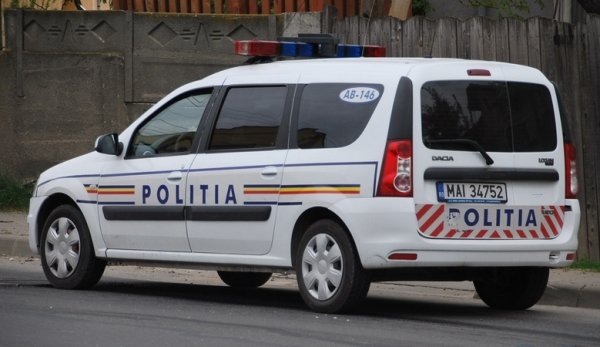 Accident rutier la Vorniceni. Un tânăr fără permis a intrat cu mașina într-un gard apoi a abandonat autoturismul