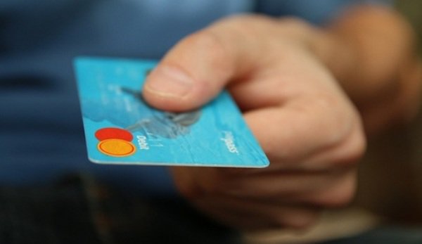 Cardurile de credit ar putea fi înlocuite de un nou sistem de plată