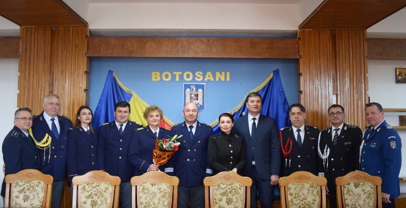 Avansări la Serviciul de Paşapoarte, cu ocazia Zilei Poliţiei - FOTO