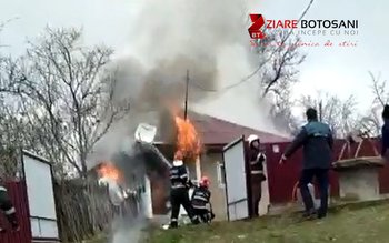 Casă cuprinsă de flăcări la …