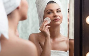 Cum se hidratează pielea corect