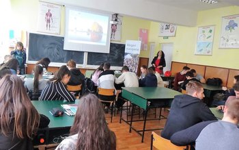 Tinerii de la Colegiul Economic …