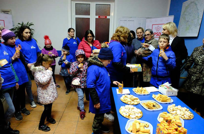 Cadouri speciale oferite de femeile social democrate copiiilor cu autism din Botoșani - FOTO