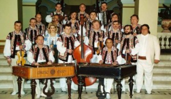 Spectacol organizat de Orchestra Populară „Rapsozii Botoșanilor” cu ocazia „Zilei NATO”
